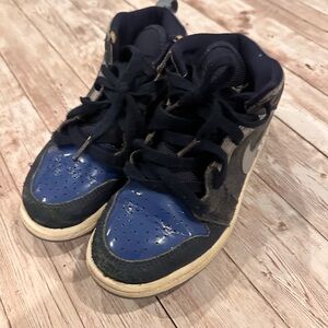 Jordan Kids Navy and Black Sneakers